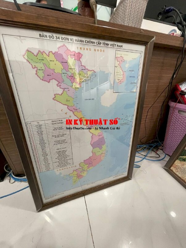 Tranh bản đồ Việt Nam in giấy ảnh mực dầu, đóng khung tranh lồng kính viền 3cm, ván lót mặt sau - INKTS3371