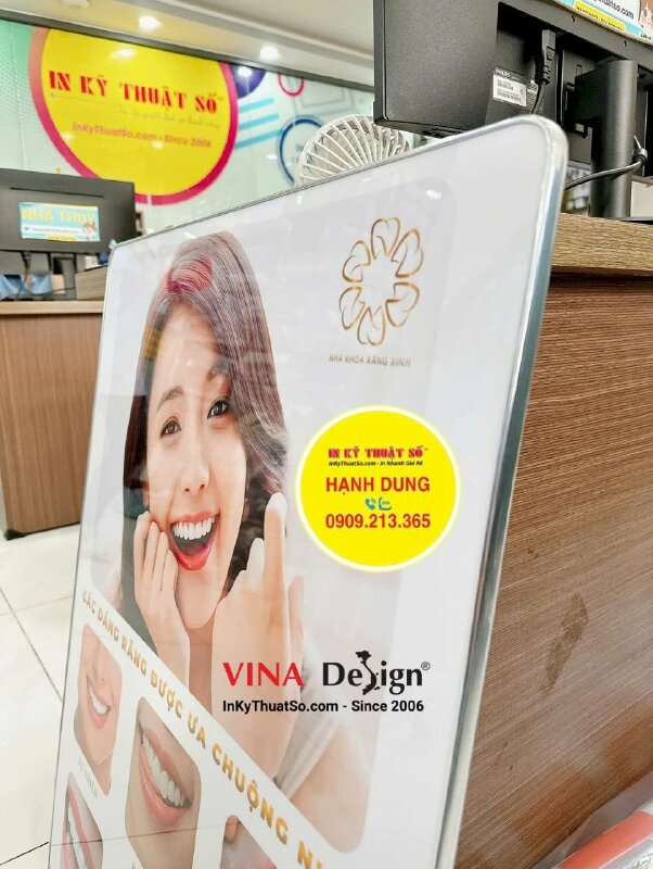 In ảnh gỗ Laminate ép bóng, bọc viền nhựa bạc giới thiệu dịch vụ cho phòng khám nha khoa - INKTS3399