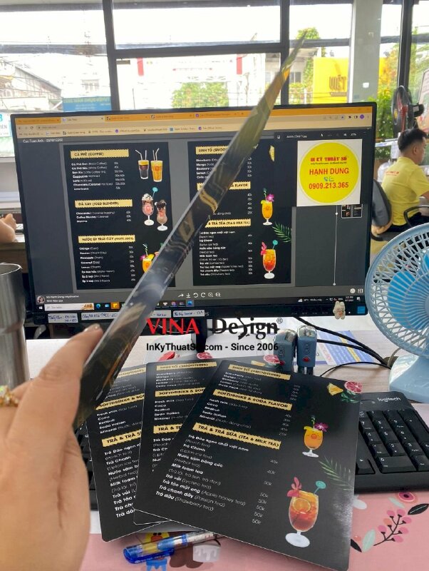 In combo menu đồ ăn, menu thức uống dạng tấm cầm tay bằng nhựa cho quán cafe sân vườn - INKTS902