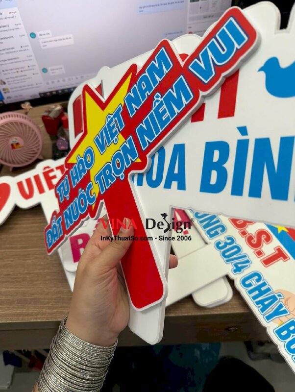 In hashtag cầm tay 30/4 Tự hào Việt Nam đất nước trọn niềm vui - INKTS3433