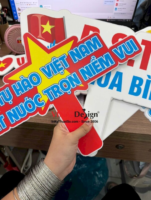 In hashtag cầm tay 30/4 Tự hào Việt Nam đất nước trọn niềm vui - INKTS3433
