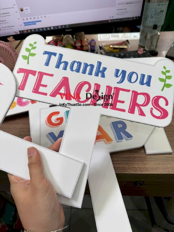 In hashtag cầm tay chia tay lớp học, thank you teachers, great year ever, shine your way - INKTS3435
