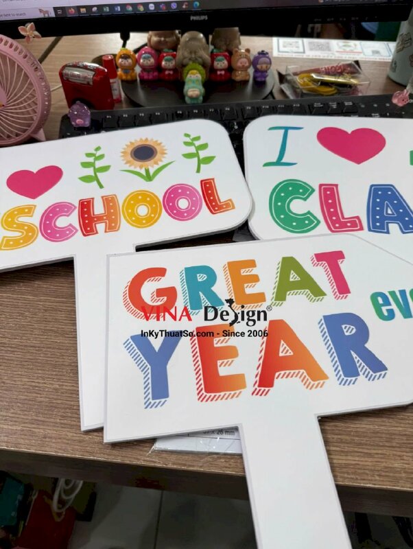 In hashtag cầm tay chia tay lớp học, thank you teachers, great year ever, shine your way - INKTS3435