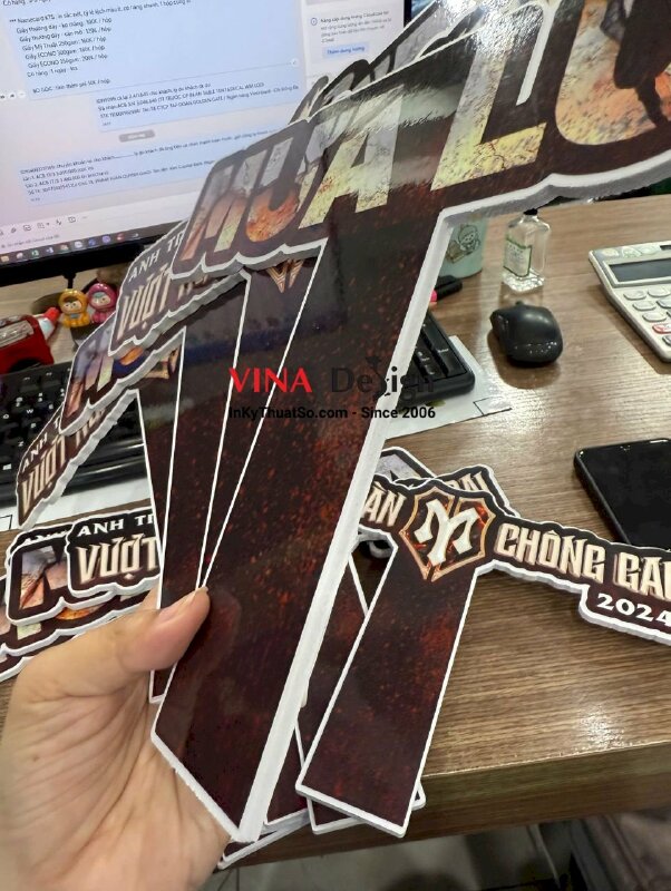 In hashtag cầm tay Mưa Lửa phim tư liệu về Anh Trai Vượt Ngàn Chông Gai - INKTS3442