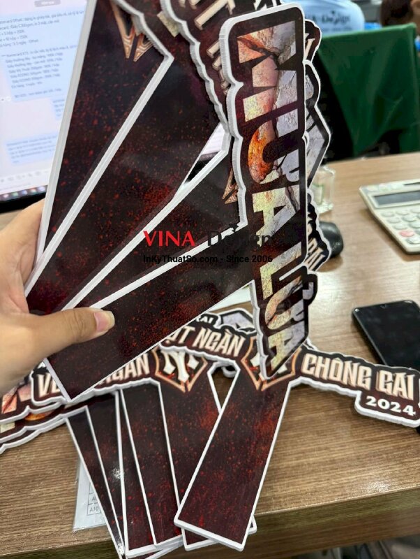 In hashtag cầm tay Mưa Lửa phim tư liệu về Anh Trai Vượt Ngàn Chông Gai - INKTS3442