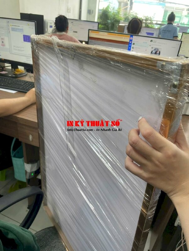 In khung tranh Canvas trang trí tiệm bánh chuẩn vị Âu nguyên bản, khung viền vàng - INKTS3375