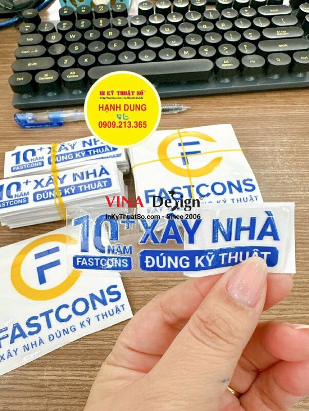 In nhãn slogan UV DTF bóc dán trực tiếp lên mũ bảo hộ lao động - INKTS3423