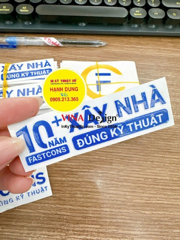 In nhãn slogan UV DTF bóc dán trực tiếp lên mũ bảo hộ lao động - INKTS3423