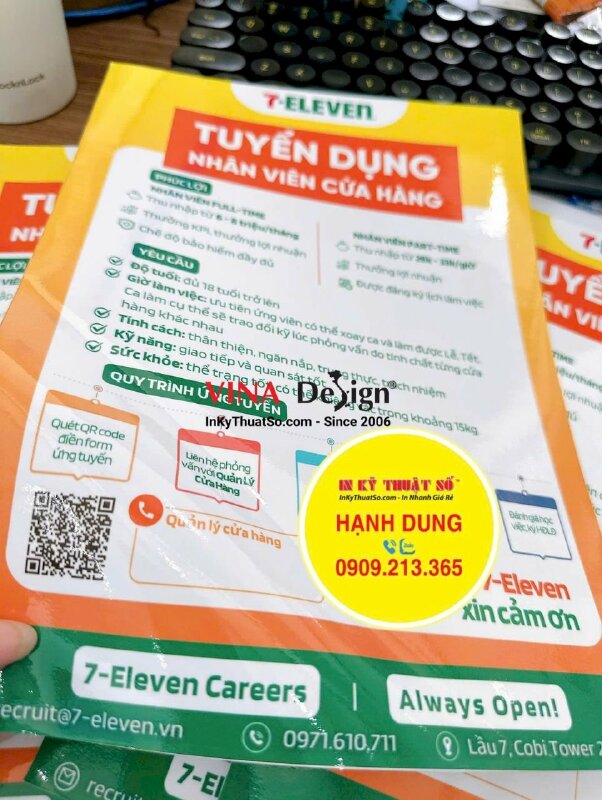In poster tuyển dụng dán kính cửa hàng tiện lợi, in Decal sữa khổ A4 - INKTS3425