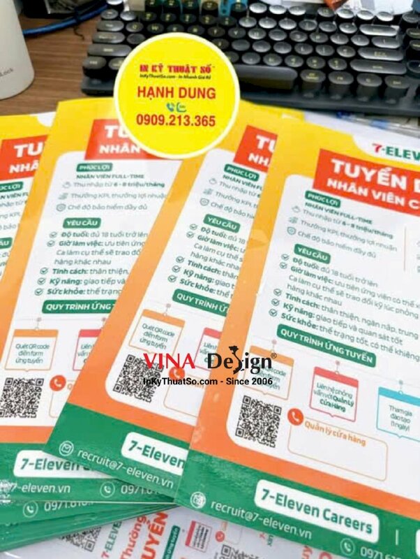 In poster tuyển dụng dán kính cửa hàng tiện lợi, in Decal sữa khổ A4 - INKTS3425