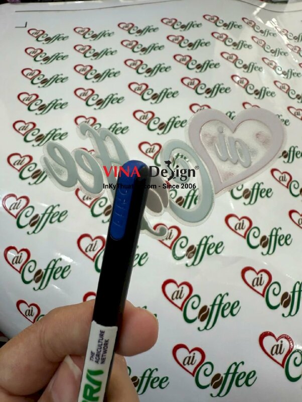 In tem logo dán lên túi giấy, decal trong in UV lót trắng theo file, có bế - INKTS3436