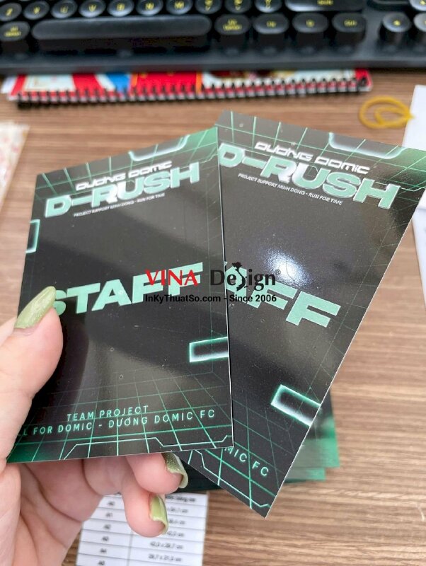 In thẻ staff chạy sự kiện Event Idol Dương Domic D-rush project support Minh Dong - run for time - INKTS3444