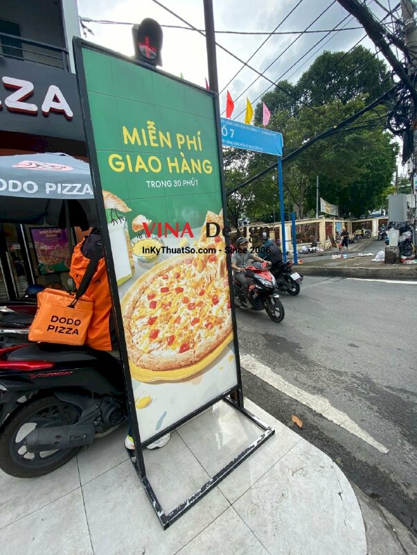 Khung Standee chân sắt, chân dựng Standee sắt ngoài trời - INKTS815
