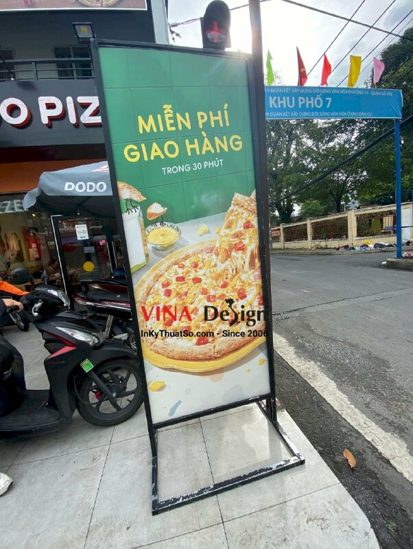 Khung Standee chân sắt, chân dựng Standee sắt ngoài trời - INKTS815