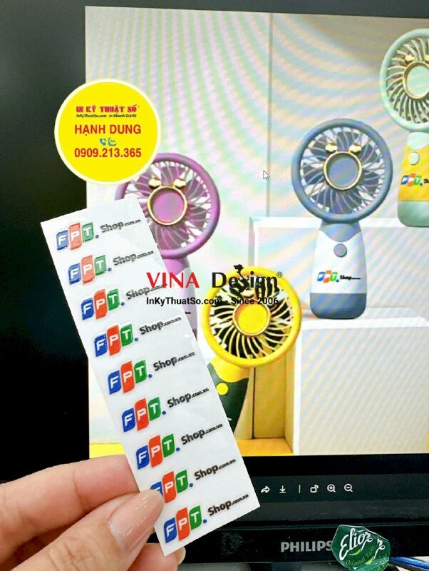 Nhãn UV DTF in logo chuỗi cửa hàng bán lẻ công nghệ dán quà tặng quạt cầm tay tặng khách - INKTS3396