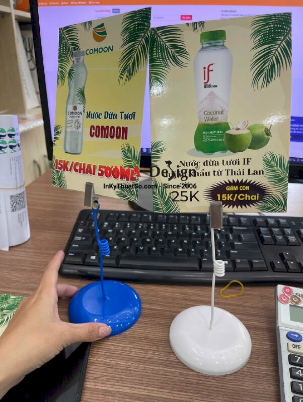 Set wobbler quảng cáo sản phẩm chai nước dừa tươi, kèm chân kẹp để bàn, lấy trong ngày - INKTS3439