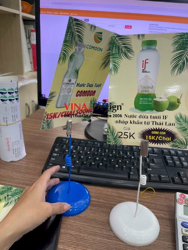 Set wobbler quảng cáo sản phẩm chai nước dừa tươi, kèm chân kẹp để bàn, lấy trong ngày - INKTS3439