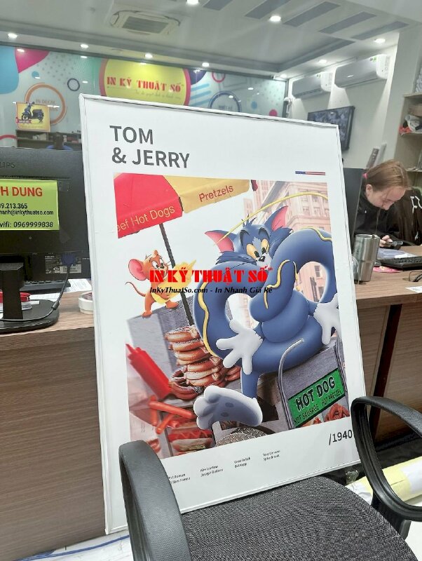 Tranh Canvas Tom & Jerry kích thước 60cm x 80cm, đóng khung viền trắng ốp - INKTS890