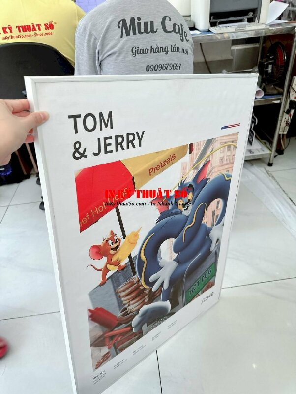 Tranh Canvas Tom & Jerry kích thước 60cm x 80cm, đóng khung viền trắng ốp - INKTS890