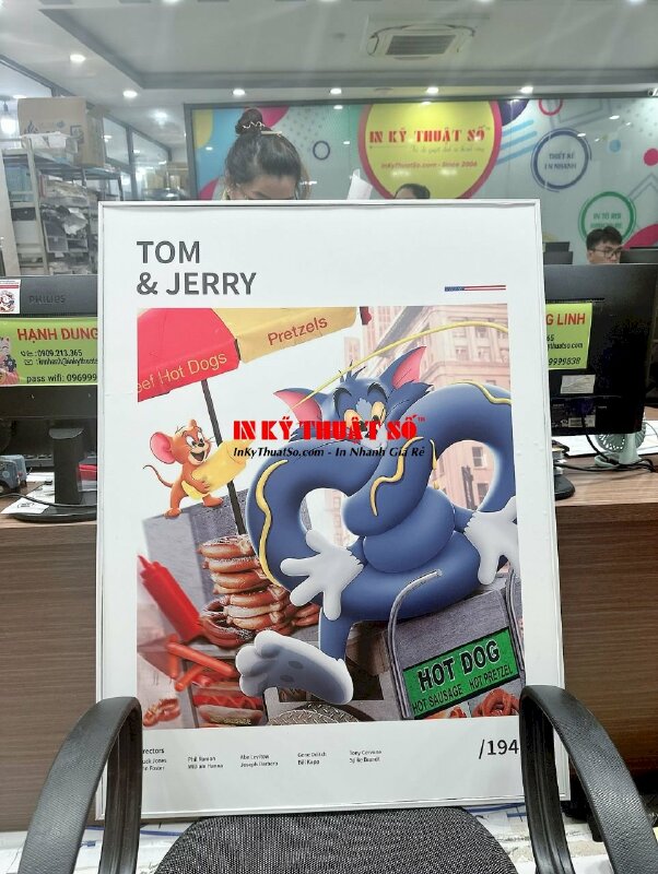 Tranh Canvas Tom & Jerry kích thước 60cm x 80cm, đóng khung viền trắng ốp - INKTS890
