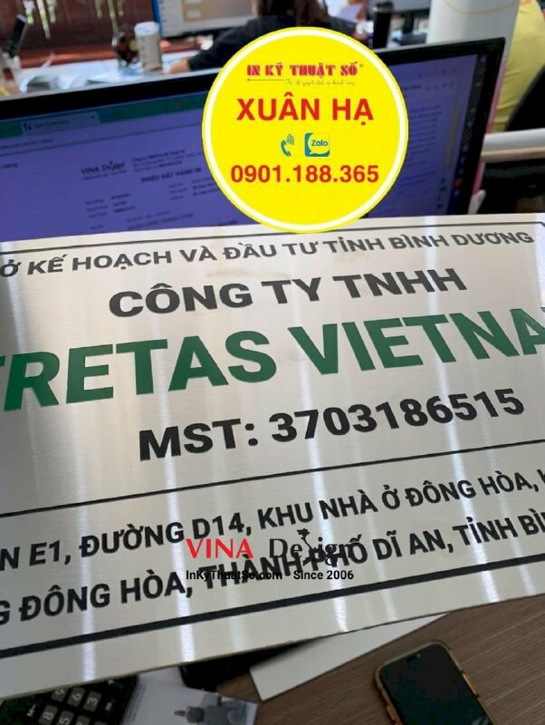 Bảng công ty inox mặt nhôm xước trắng, bảng hiệu cty 34x21cm in UV màu - INKTS1224