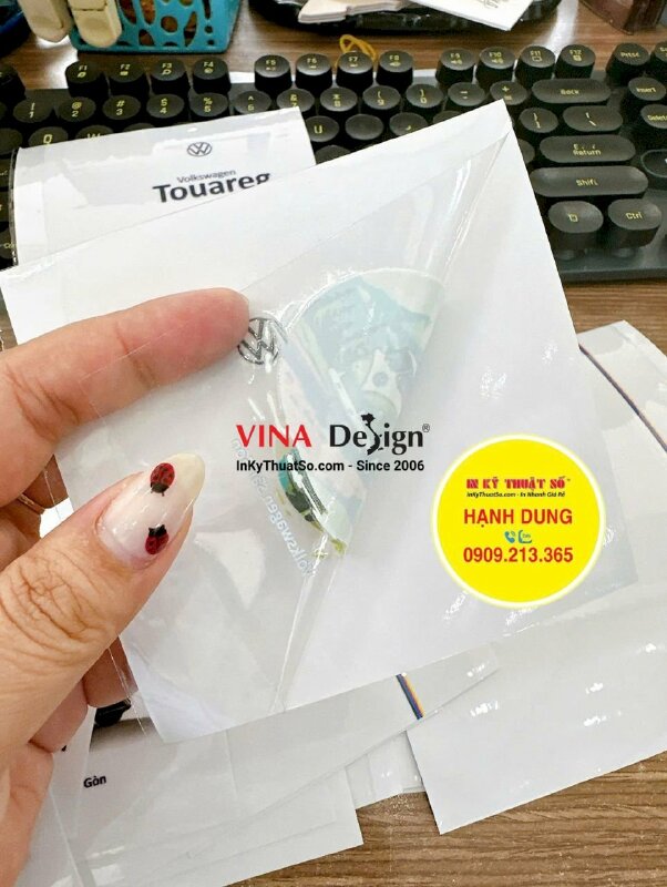 In ảnh UV DTF dán quà tặng cho thương hiệu xe hơi - INKTS3537