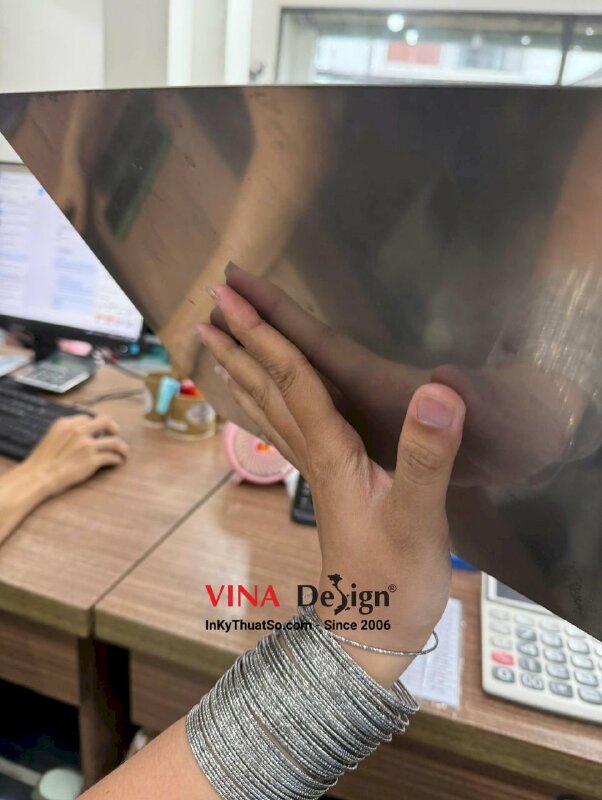 In bảng hiệu công ty nhà máy sản xuất, in UV inox xước màu vàng khắc ăn mòn, đổ màu mực in - INKTS3520