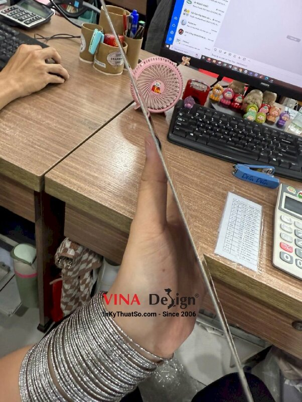 In bảng hiệu công ty nhà máy sản xuất, in UV inox xước màu vàng khắc ăn mòn, đổ màu mực in - INKTS3520
