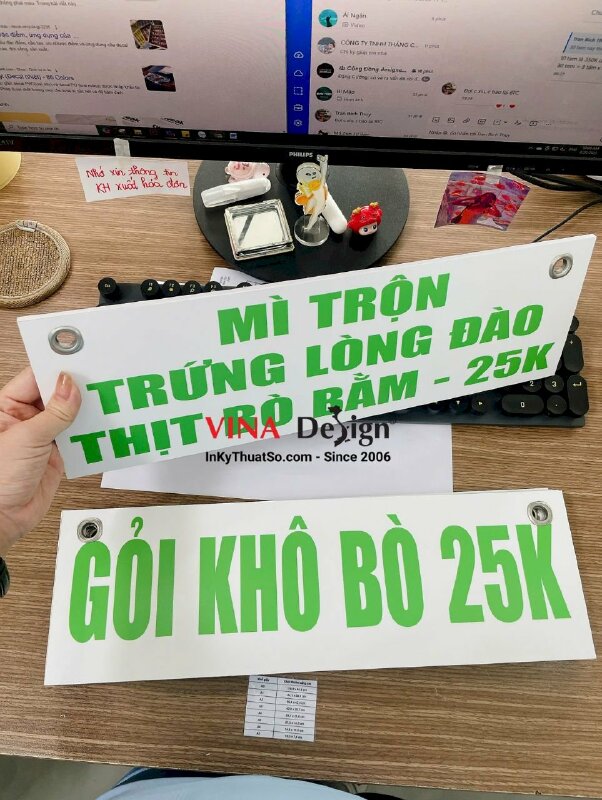 In bảng tên món ăn Formex đóng khoen treo phía trên quầy, xe đẩy bán đồ ăn - INKTS3489