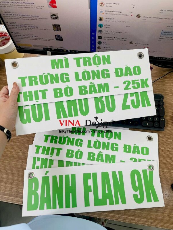 In bảng tên món ăn Formex đóng khoen treo phía trên quầy, xe đẩy bán đồ ăn - INKTS3489