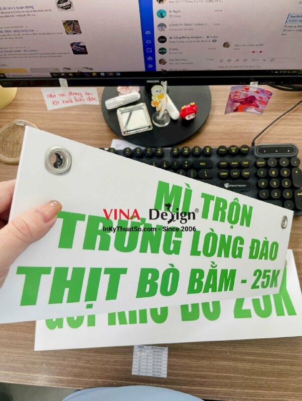 In bảng tên món ăn Formex đóng khoen treo phía trên quầy, xe đẩy bán đồ ăn - INKTS3489