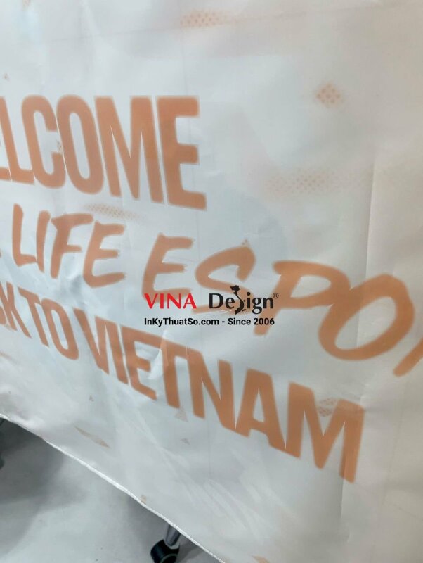 In banner cổ vũ cầm tay roadshow Fan Fest gặp gỡ tuyển thủ Esports Hàn Quốc, dạng cờ silk cán gỗ - INKTS3486