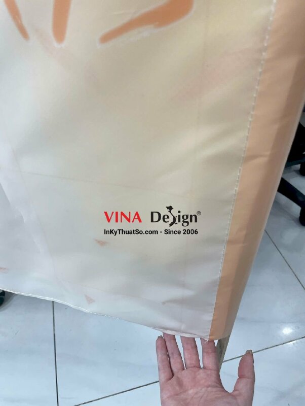 In banner cổ vũ cầm tay roadshow Fan Fest gặp gỡ tuyển thủ Esports Hàn Quốc, dạng cờ silk cán gỗ - INKTS3486