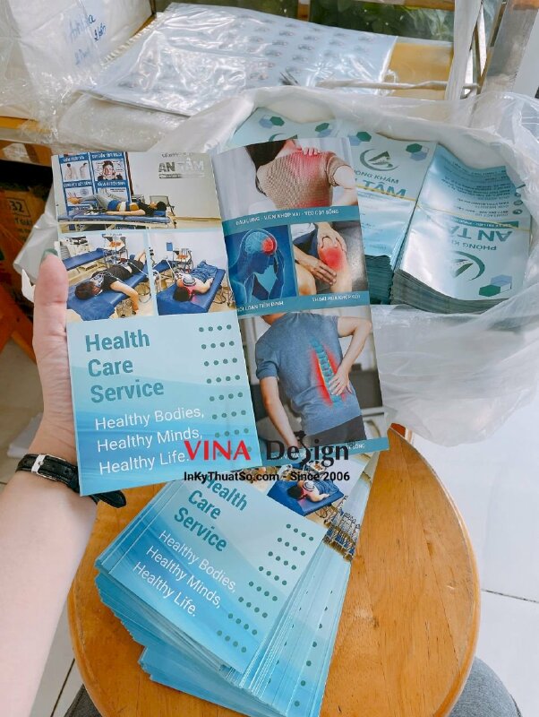 In brochure gấp 3 bảng giá phòng khám vật lý trị liệu - INKTS3493
