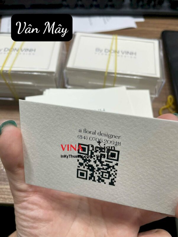 In card visit giấy mỹ thuật vân mây chức danh floral designer thiết kế hoa sự kiện - INKTS3497