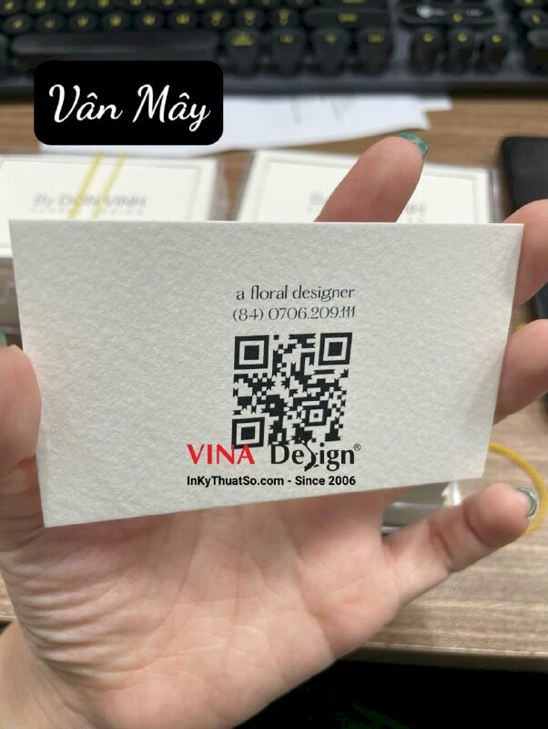 In card visit giấy mỹ thuật vân mây chức danh floral designer thiết kế hoa sự kiện - INKTS3497