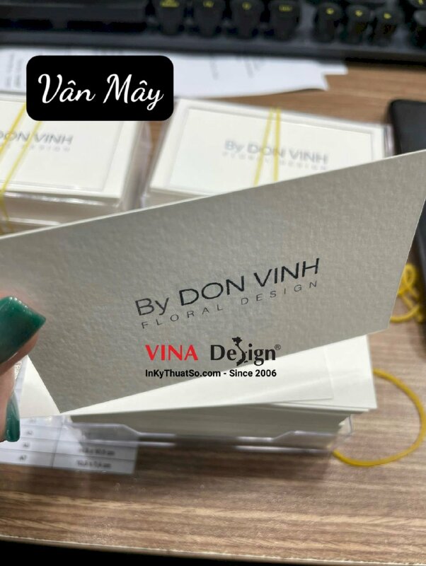 In card visit giấy mỹ thuật vân mây chức danh floral designer thiết kế hoa sự kiện - INKTS3497