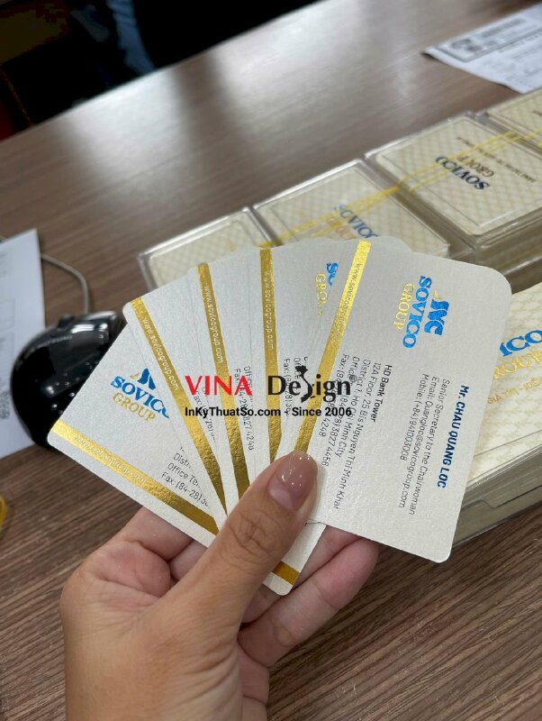In name card ép kim chức danh Thư ký cấp cao Senior Secretary to the Chairwoman tập đoàn kinh tế đa ngành - INKTS3488