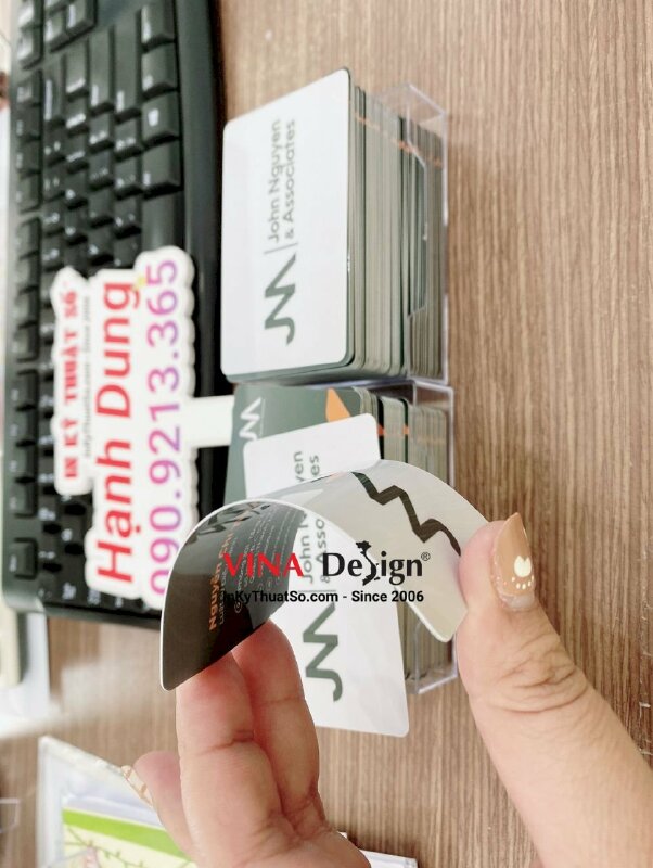 In name card nhựa bóng in 1 mặt, in name card luật sư điều hành - INKTS779