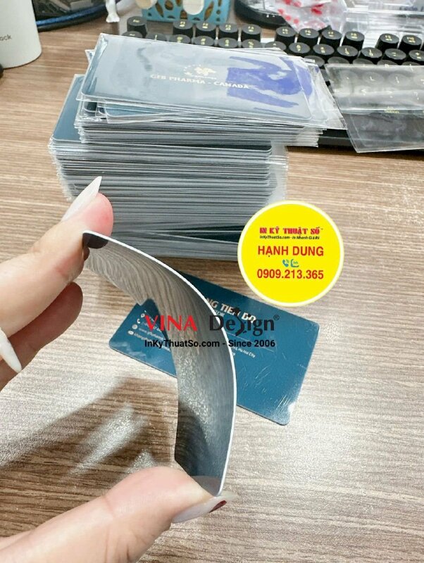 In name card nhựa chức danh Sales Director cho công ty sản xuất dược phẩm cho thú cưng - INKTS3511