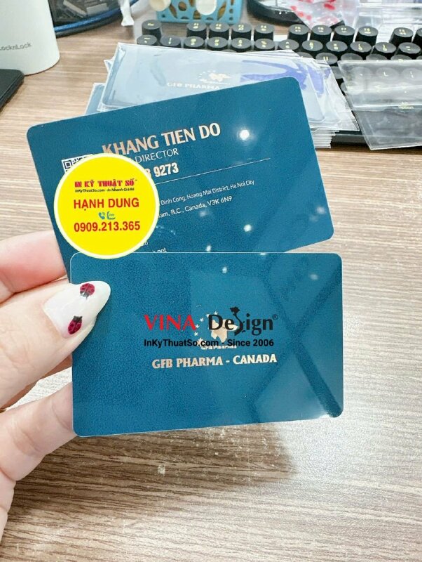 In name card nhựa chức danh Sales Director cho công ty sản xuất dược phẩm cho thú cưng - INKTS3511