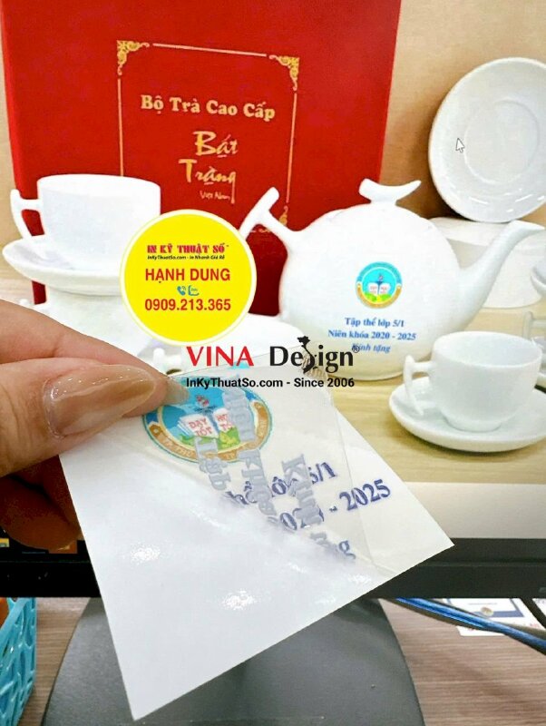 In nhãn Kính tặng UV DTF bóc dán trực tiếp lên Bộ tách trà cao cấp quà hội phụ huynh học sinh tặng giáo viên - INKTS3464