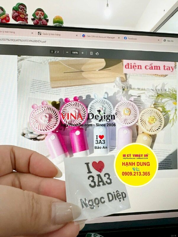 In nhãn UV DTF tên & chữ dán lên quạt cầm tay mini làm quà tặng học sinh lớp 3 - INKTS3455