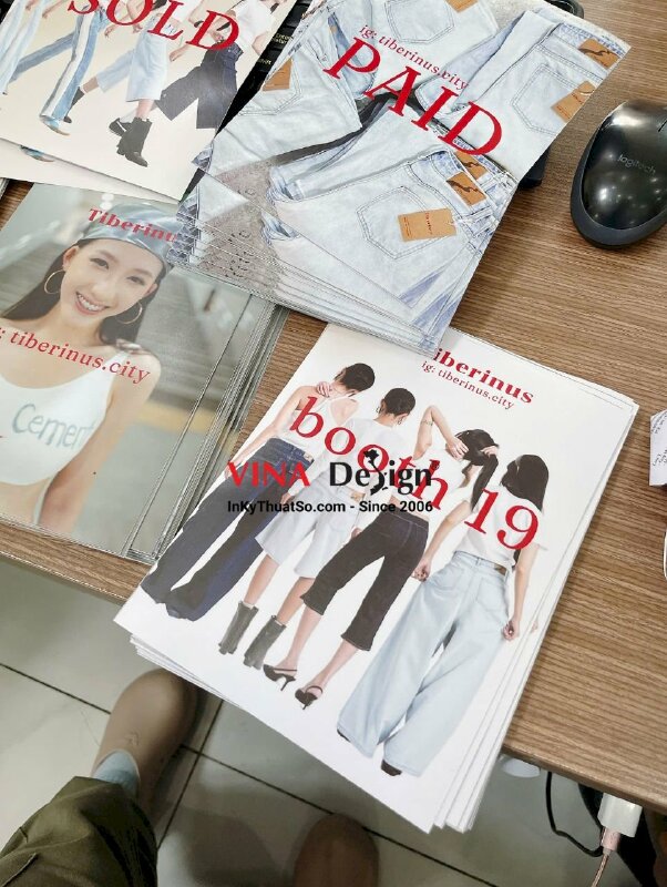 In Poster Decal sữa dán tường kính shop thời trang - INKTS3491