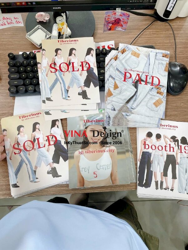 In Poster Decal sữa dán tường kính shop thời trang - INKTS3491