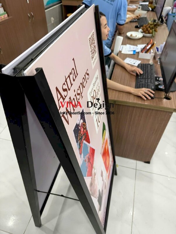 In standee chân sắt chữ A mừng khai trương quán Café & Patisserie (bánh ngọt) - INKTS3495