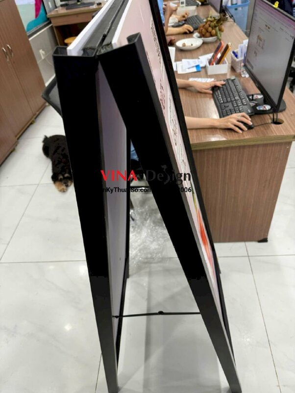 In standee chân sắt chữ A mừng khai trương quán Café & Patisserie (bánh ngọt) - INKTS3495