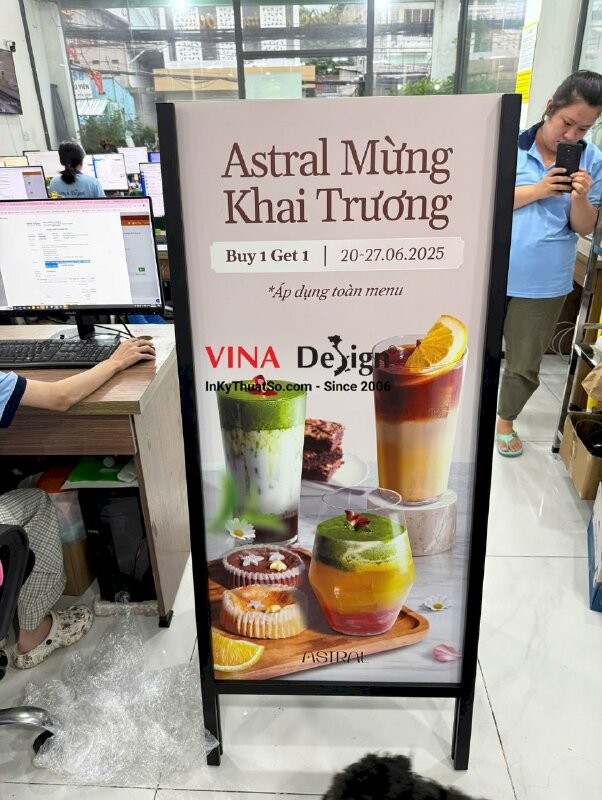 In standee chân sắt chữ A mừng khai trương quán Café & Patisserie (bánh ngọt) - INKTS3495
