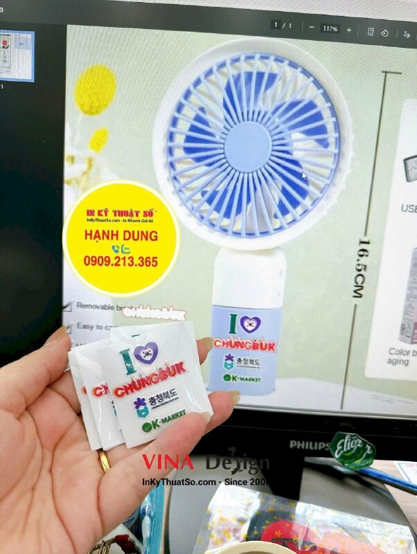 In tem nhãn UV DTF logo dán lên quạt cầm tay mini làm quà tặng cho khách hàng - INKTS3476