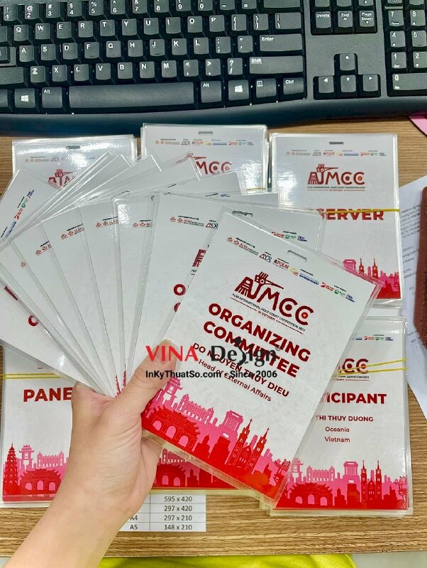 In thẻ đeo sự kiện cuộc thi Phiên Tòa Giả Định Quốc Tế ALSA - INKTS717